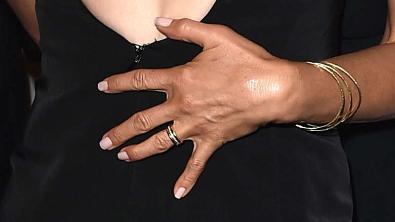 Illustration for article titled Drop Everything and Marvel at Jennifer Aniston's Stunning Wedding Ring